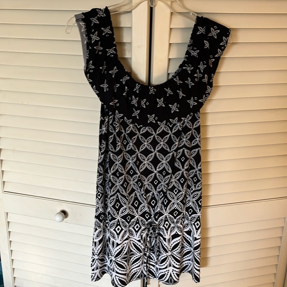White House Black Market black & white tunic Small NWOT